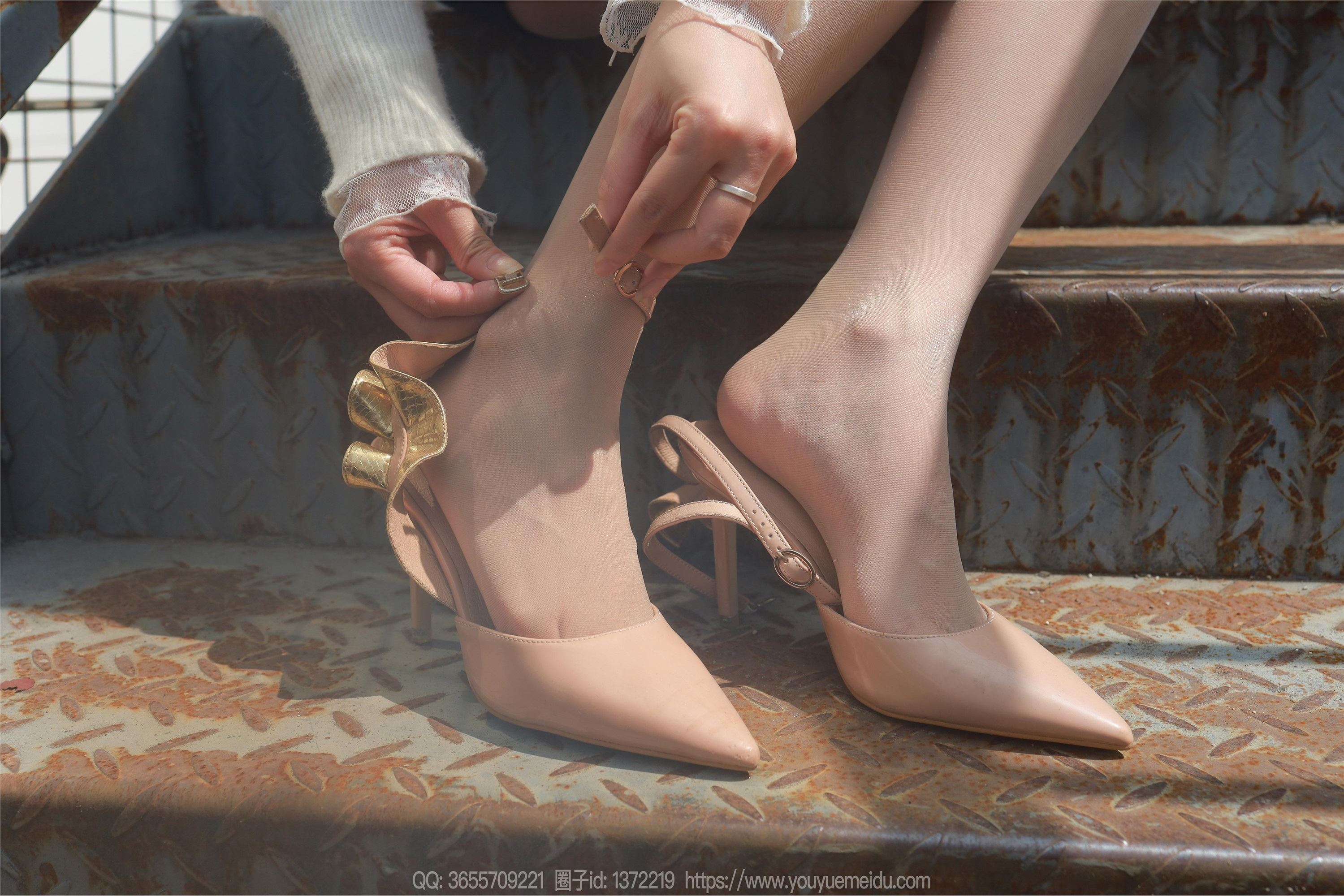 IESS异思趣向  2025.03.03 丝享家 1991 婉萍《酒杯美腿》